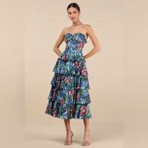 Lulus Nayha Blue Floral Strapless Tiered Midi Dress
Blue Multi Floral - L (NWT)